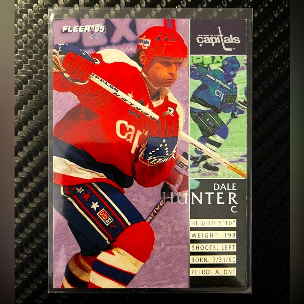 Dale Hunter 1995 Fleer Washington Capitals NHL Trading Card #235 VINTAGE